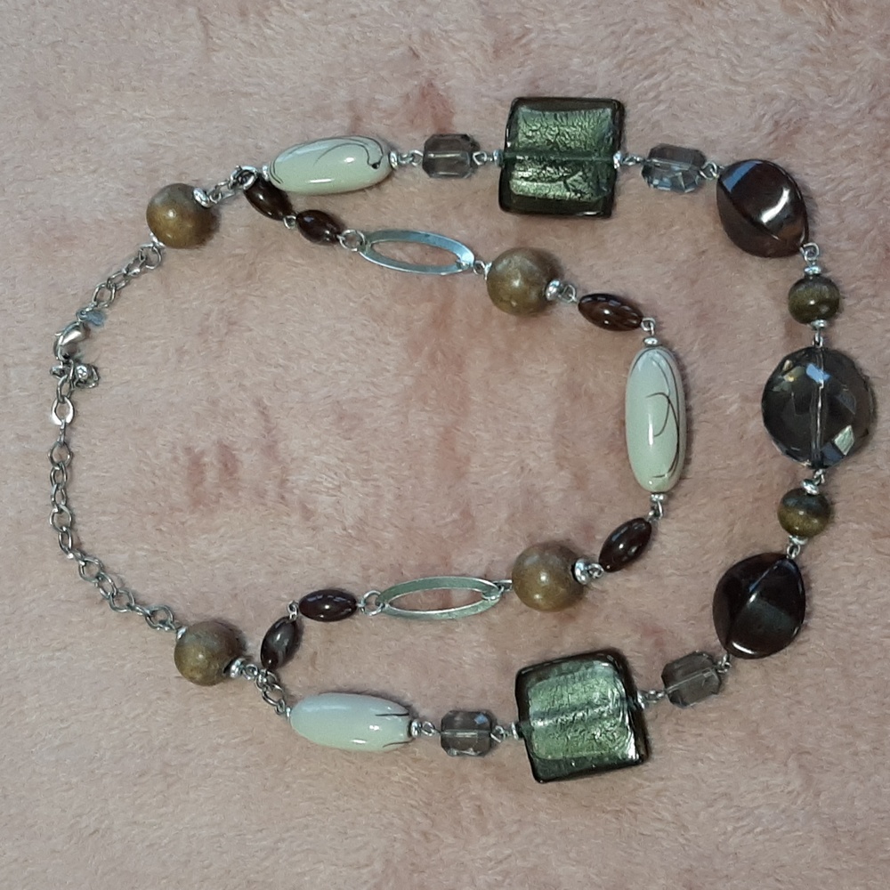 PREMIER DESIGNS NECKLACE